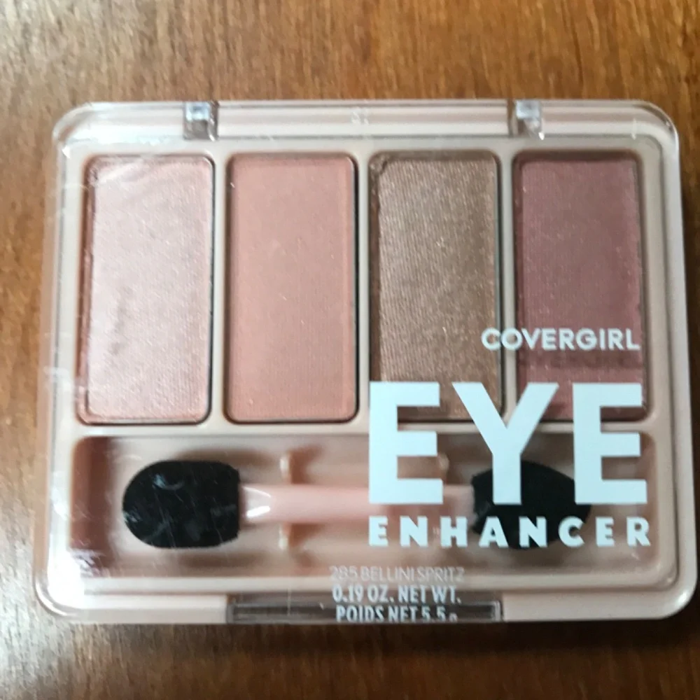 Covergirl Eye Enhancer Net Wt. 0.19 oz Bundle of 4 New